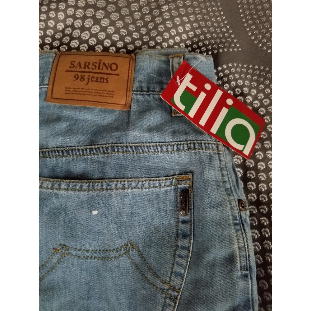 Vtg High-Waisted Ripped Jeans - Picture 5 of 6